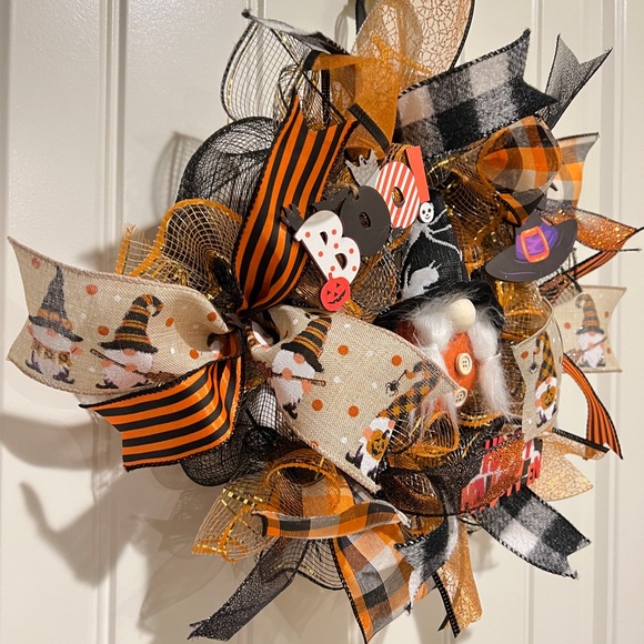 13 inch Halloween Ribbon Wreath Black White Gnome MW13 - Picture 8 of 13